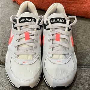 Nike Air Max IVO (GS) pure platinum/lava glow shoes NWOB